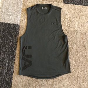 UNDER ARMOUR tank